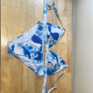 Get ready for pool szn 🥳 Blue & white tie dye bathing suit 💙🌀